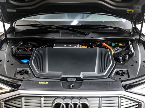 Used 2022 Audi e-tron Premium Plus w/ Premium Plus Package image 12