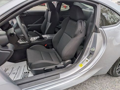 Used 2025 Toyota GR86 w/ ALL Weather Mat Package (TMS) RWD image 8