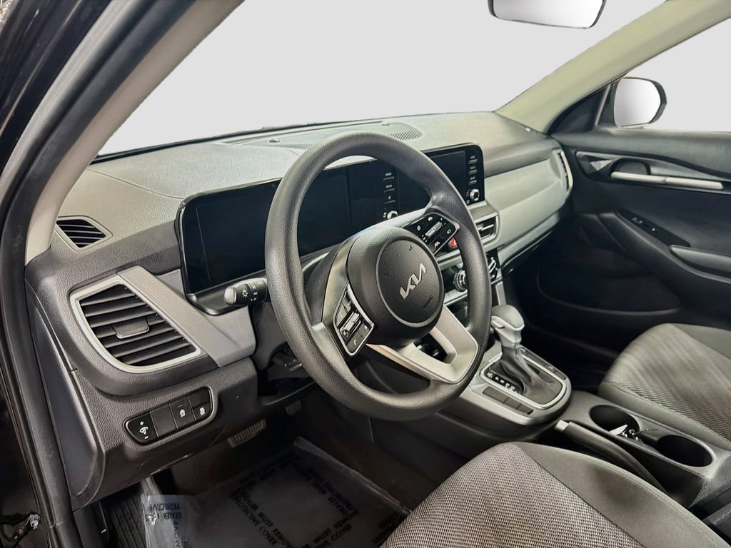 Used 2024 Kia Seltos LX AWD/4WD image 11