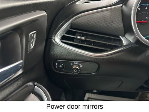 Used 2020 Chevrolet Malibu LT image 38