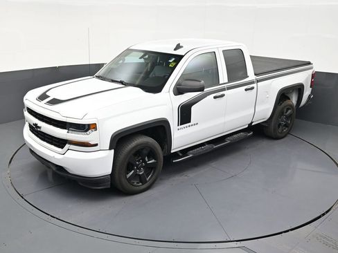 Used 2018 Chevrolet Silverado 1500 Custom w/ Custom Value Package RWD image 12