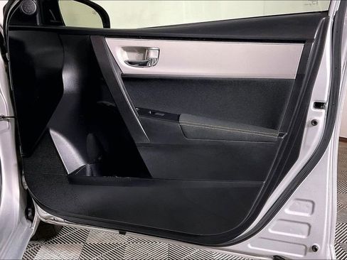 Used 2019 Toyota Corolla LE image 23