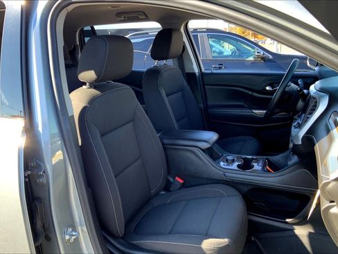 Certified 2023 GMC Acadia SLE w/ Driver Convenience Package image 7