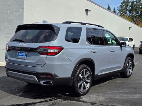 Certified 2024 Honda Pilot Touring image 5