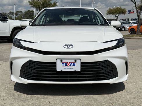 Used 2025 Toyota Camry LE image 11