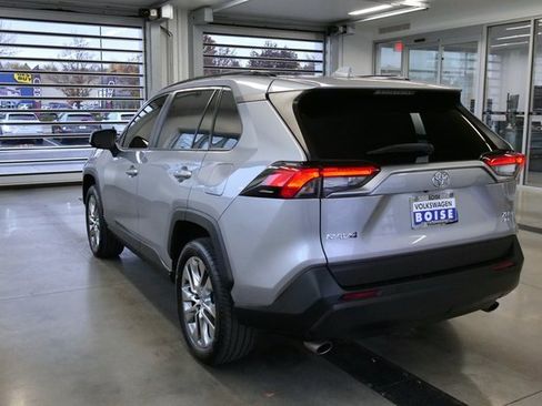 Used 2021 Toyota RAV4 XLE Premium image 4