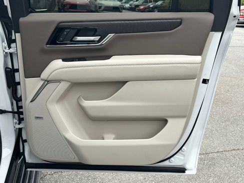 New 2026 GMC Yukon XL Denali w/ Denali Reserve Package image 17