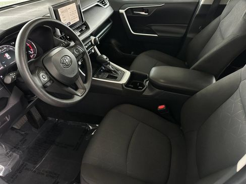 Used 2025 Toyota RAV4 XLE FWD image 9