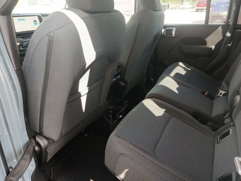 New 2025 Jeep Gladiator Sport image 11