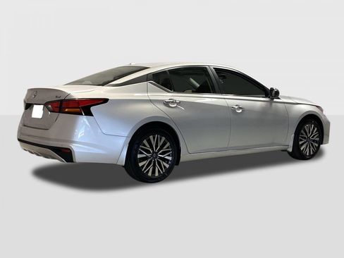 New 2025 Nissan Altima 2.5 SV image 4