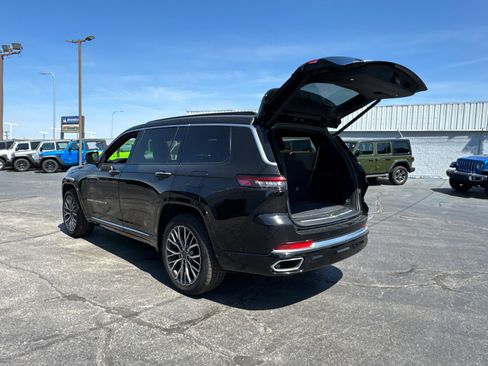 Used 2024 Jeep Grand Cherokee L Summit AWD/4WD image 17