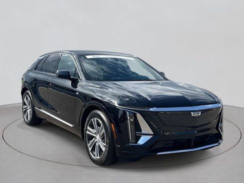 Used 2024 Cadillac Lyriq Luxury AWD/4WD image 3