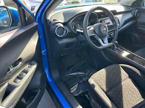 Used 2023 Nissan Kicks SV image 9