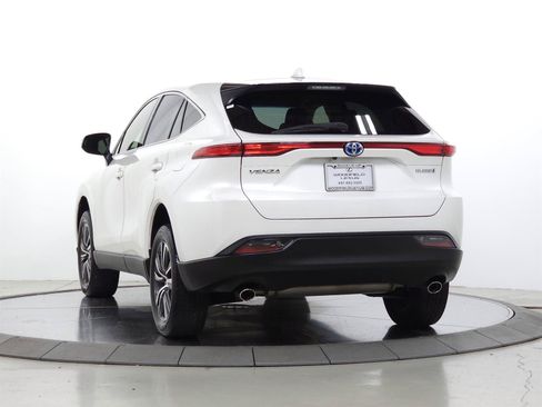 Used 2022 Toyota Venza LE AWD/4WD image 6
