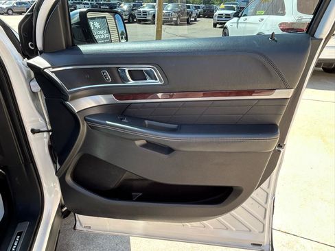Used 2018 Ford Explorer Platinum AWD/4WD image 17