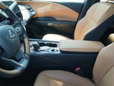 Used 2025 Lexus RX 350 Premium w/ Accessory Package (Z1) FWD image 8