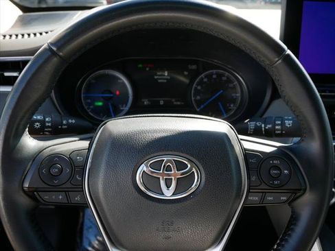 Certified 2024 Toyota Venza XLE AWD/4WD image 27