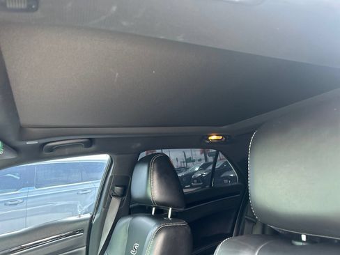 Used 2018 Chrysler 300 S w/ 300S Premium Group RWD image 13