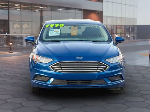 Used 2017 Ford Fusion SE w/ Fusion SE Technology Package FWD image 4
