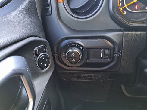 Used 2024 Jeep Gladiator Mojave w/ Technology Group image 23