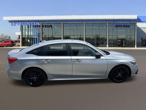 Used 2024 Honda Civic Sport image 5