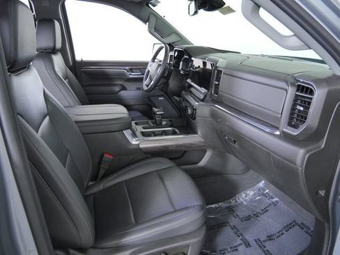Used 2024 Chevrolet Silverado 1500 LTZ AWD/4WD image 9