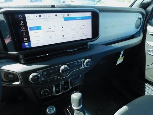 New 2025 Jeep Gladiator Sport image 25