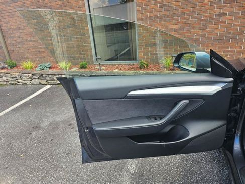 Used 2023 Tesla Model 3 Standard Range RWD image 32