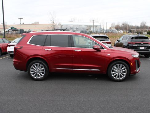 Used 2021 Cadillac XT6 Premium Luxury image 4