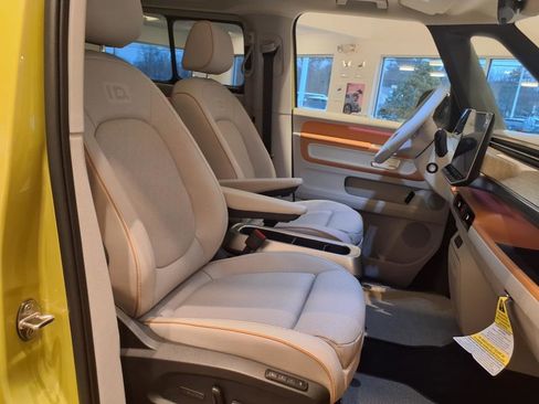 New 2025 Volkswagen ID. Buzz 1st Edition image 8