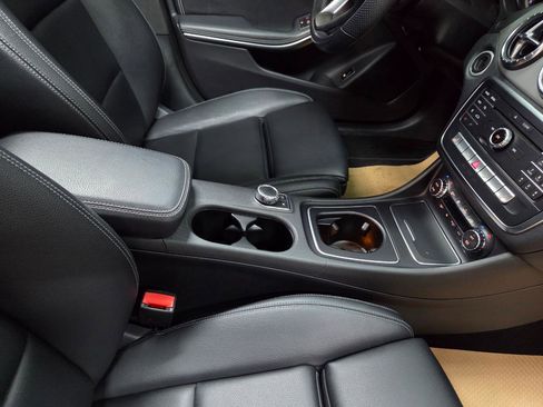 Used 2019 Mercedes-Benz CLA 250 4MATIC image 23