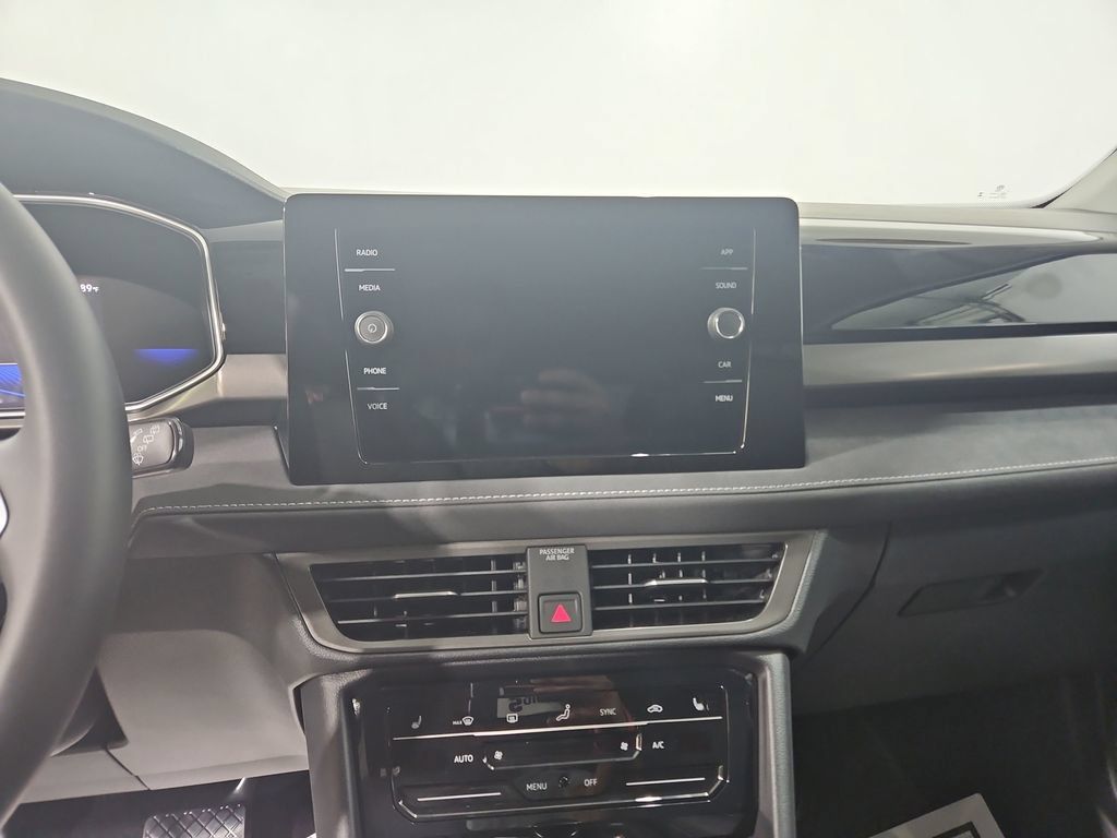 Certified 2026 Volkswagen Taos SE AWD/4WD image 18