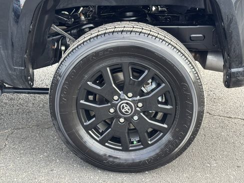 Used 2025 Toyota Tacoma SR5 image 39