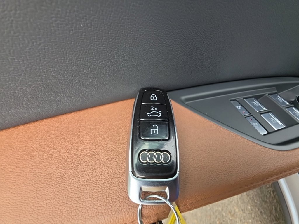 Used 2023 Audi e-tron Premium Plus w/ Premium Plus Package AWD/4WD image 27