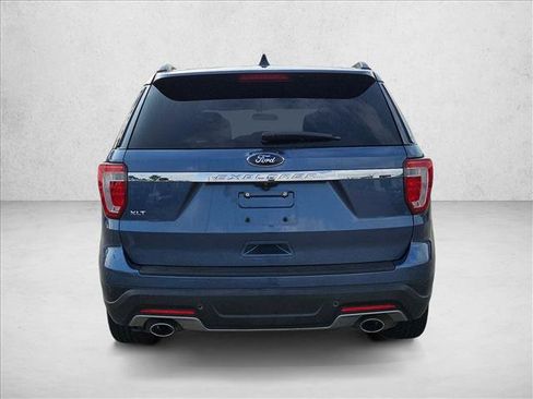 Certified 2018 Ford Explorer XLT FWD image 7