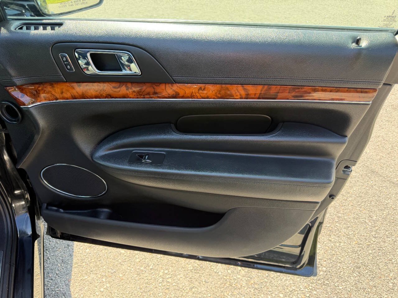 Used 2015 Lincoln MKT AWD image 42