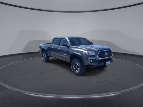 Certified 2019 Toyota Tacoma TRD Off-Road w/ Technology Package AWD/4WD image 3