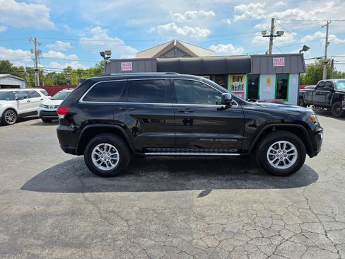 Used 2020 Jeep Grand Cherokee Laredo AWD/4WD image 22