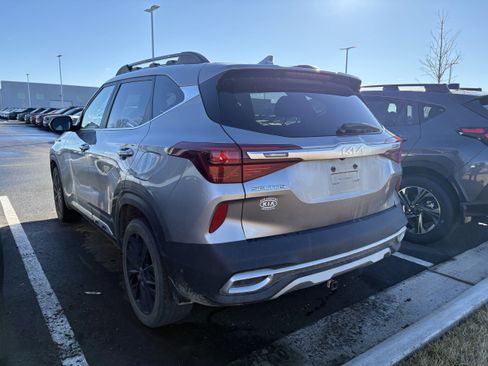 Used 2022 Kia Seltos Nightfall Edition image 4