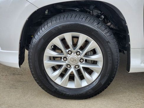 Used 2017 Lexus GX 460 Premium w/ Premium Package image 10