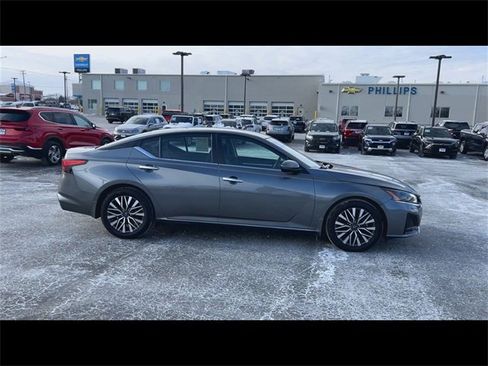 Used 2023 Nissan Altima 2.5 SV image 9