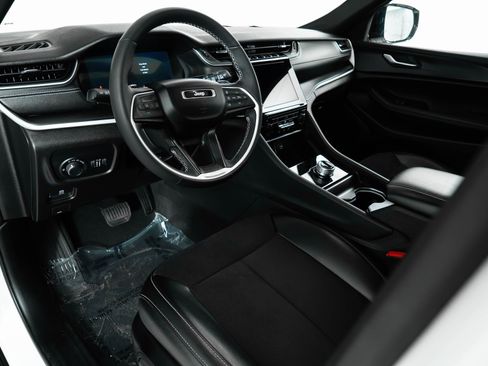 Used 2024 Jeep Grand Cherokee L Altitude image 16