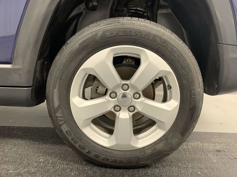 Used 2019 Jeep Compass Latitude w/ Cold Weather Group AWD/4WD image 8