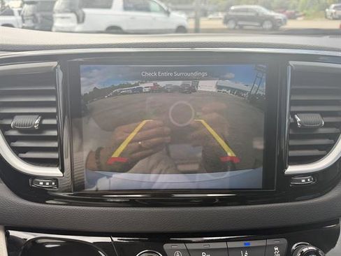 Used 2024 Chrysler Pacifica Touring-L image 37