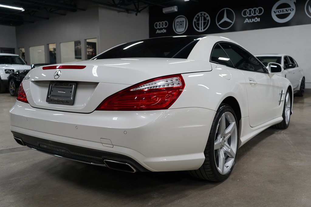Used 2016 Mercedes-Benz SL 550 w/ Driver Assistance Package image 5