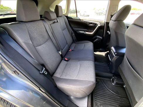 Used 2021 Toyota RAV4 XLE FWD image 19
