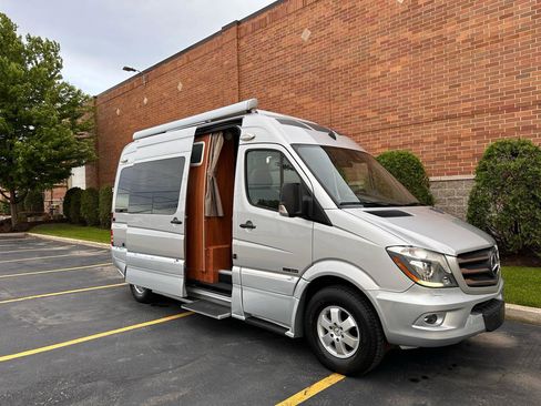 Used 2016 Mercedes-Benz Sprinter 2500 image 2