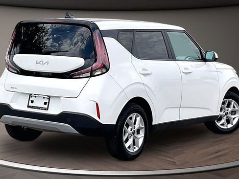 Used 2023 Kia Soul LX w/ LX Technology Package FWD image 2