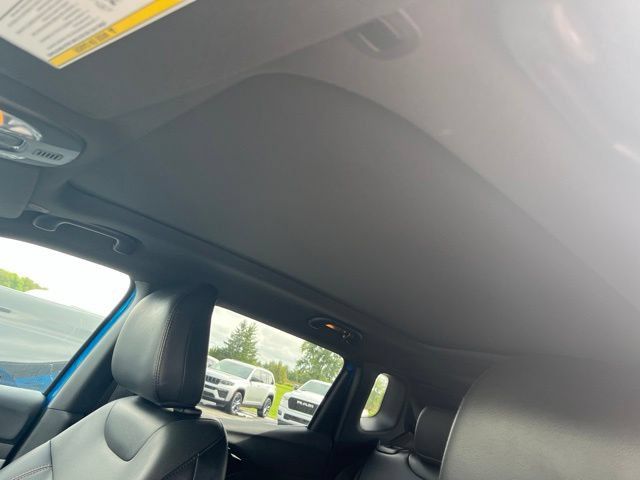 Used 2023 Jeep Compass Limited w/ Sun and Sound Group AWD/4WD image 11