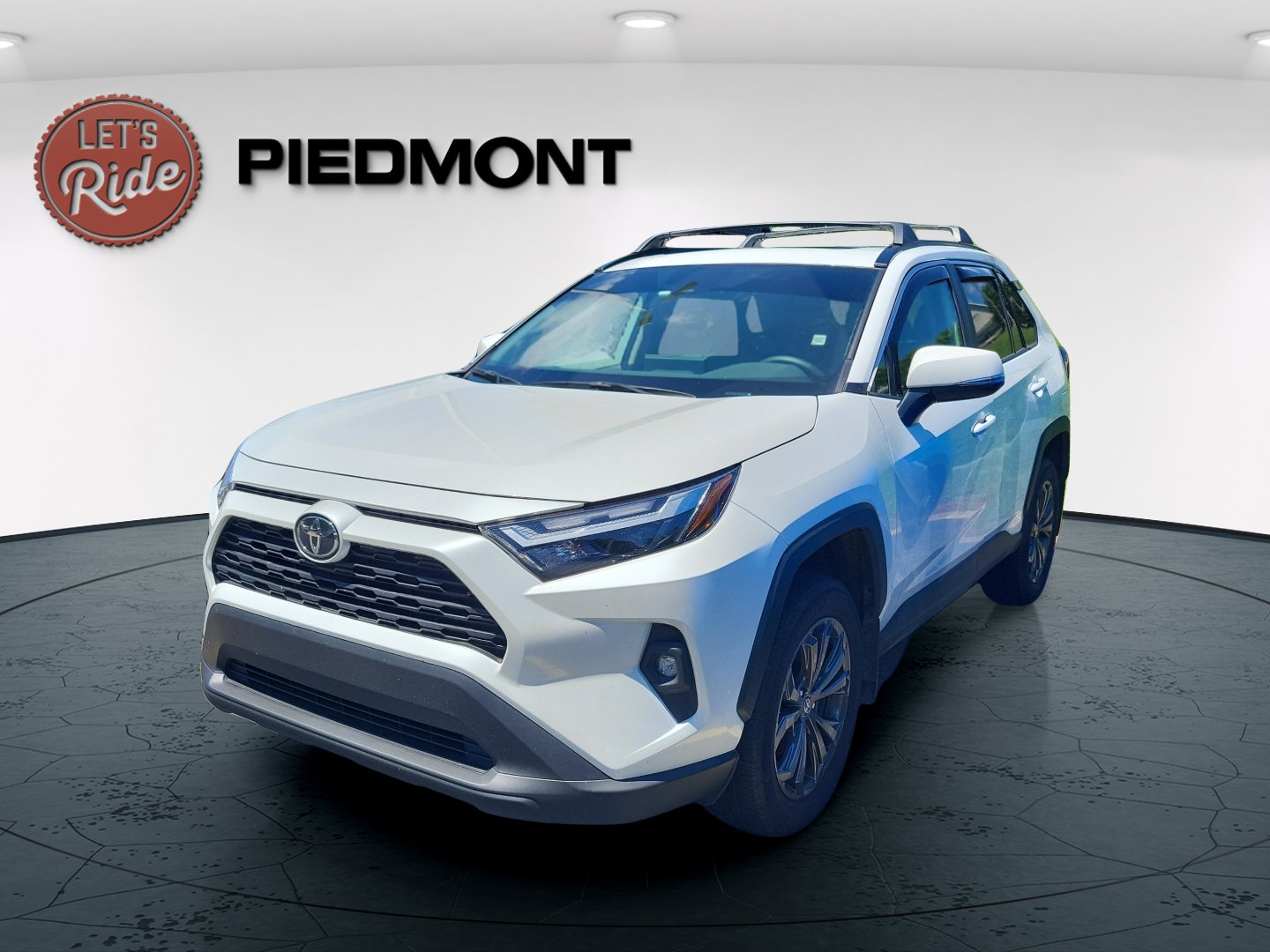 Used 2025 Toyota RAV4 XLE Premium w/ Weather Package AWD/4WD image 1